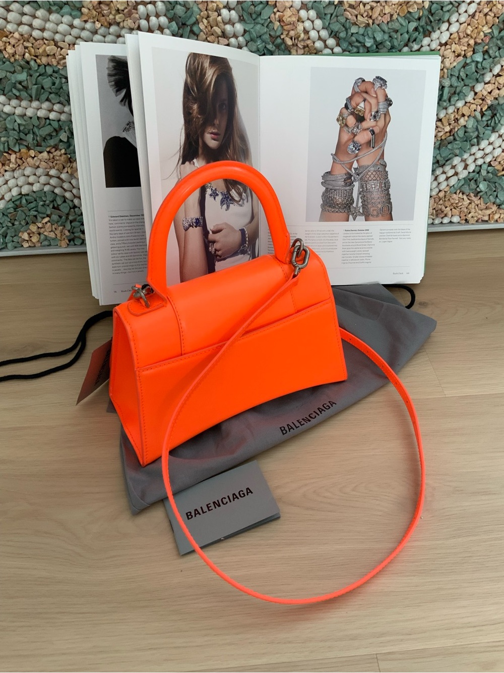BALENCIAGA
Hourglass Small Handbag - Picture 2 of 8